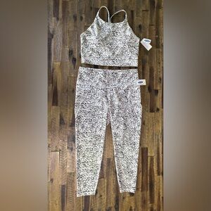 NWT Power Soft Old Navy Active SET- Black/White Sports Bra(XL) and Leggings(XXL)